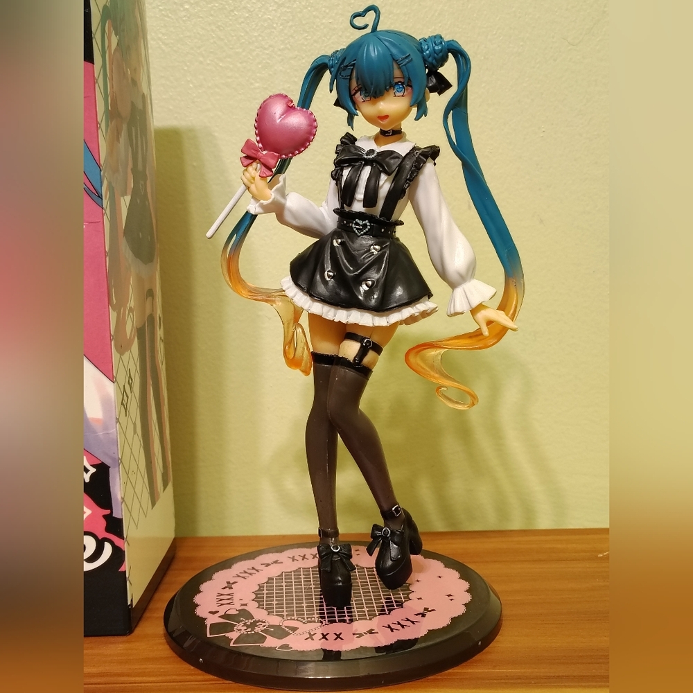 Hatsune Miku Fashion Subculture Action Figure - Picture 2 of 6